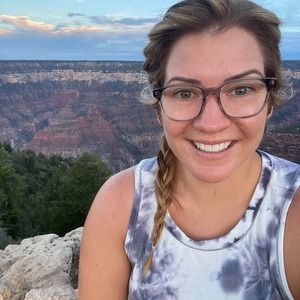 Meet your Posher, Casey